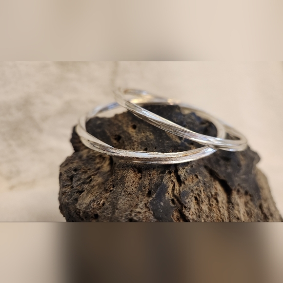 NWOT Set of 2 metal bracelet - Picture 2 of 4